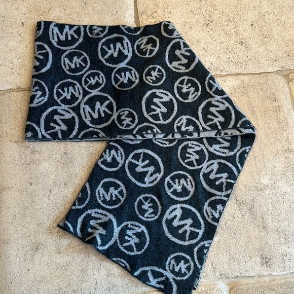 Michael Kors 🔥 Logo Scarf Reversible Winter Warm - Picture 3 of 4